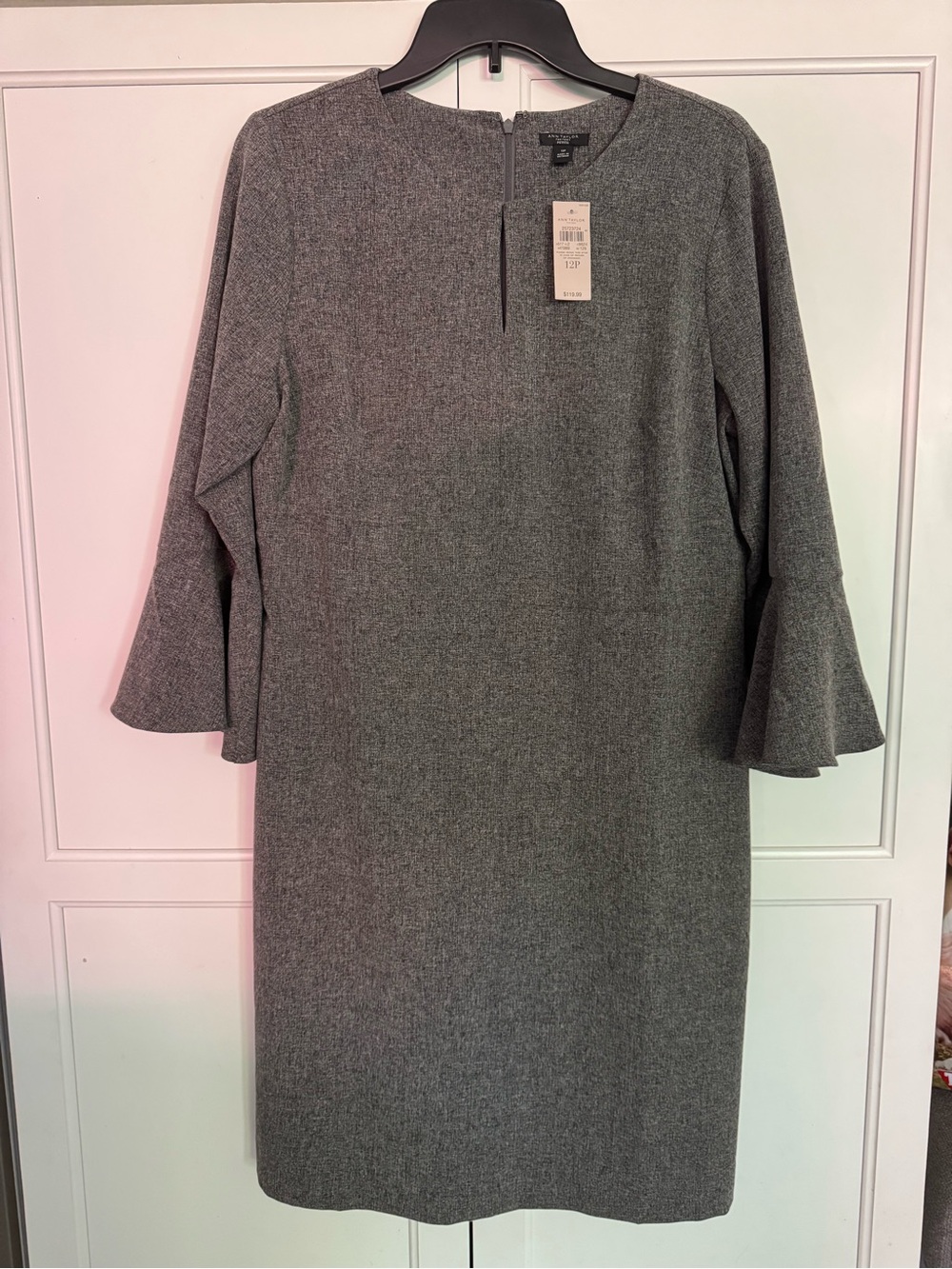 NEW Ann Taylor Women's Bell-Sleeve Fitted Dress. Flattering Cut. Fully Lined.